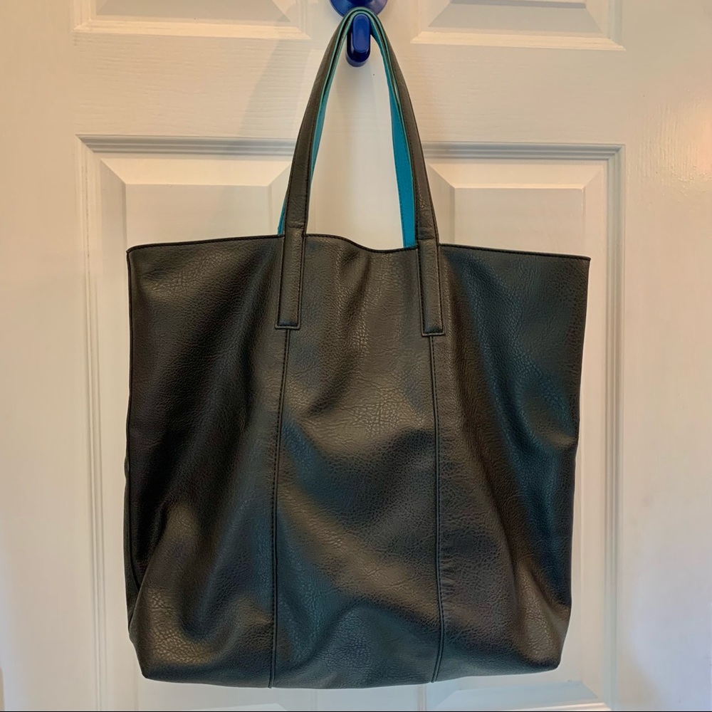 Reversible tote